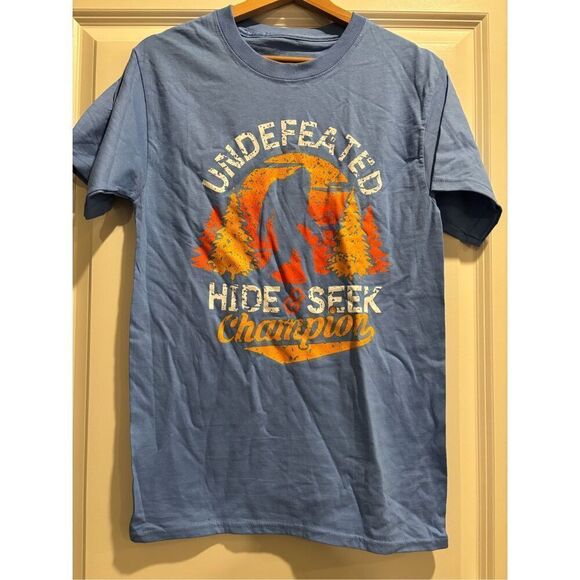 Undefeated Hide and Seek Champion T-shirt size Small - Picture 1 of 2